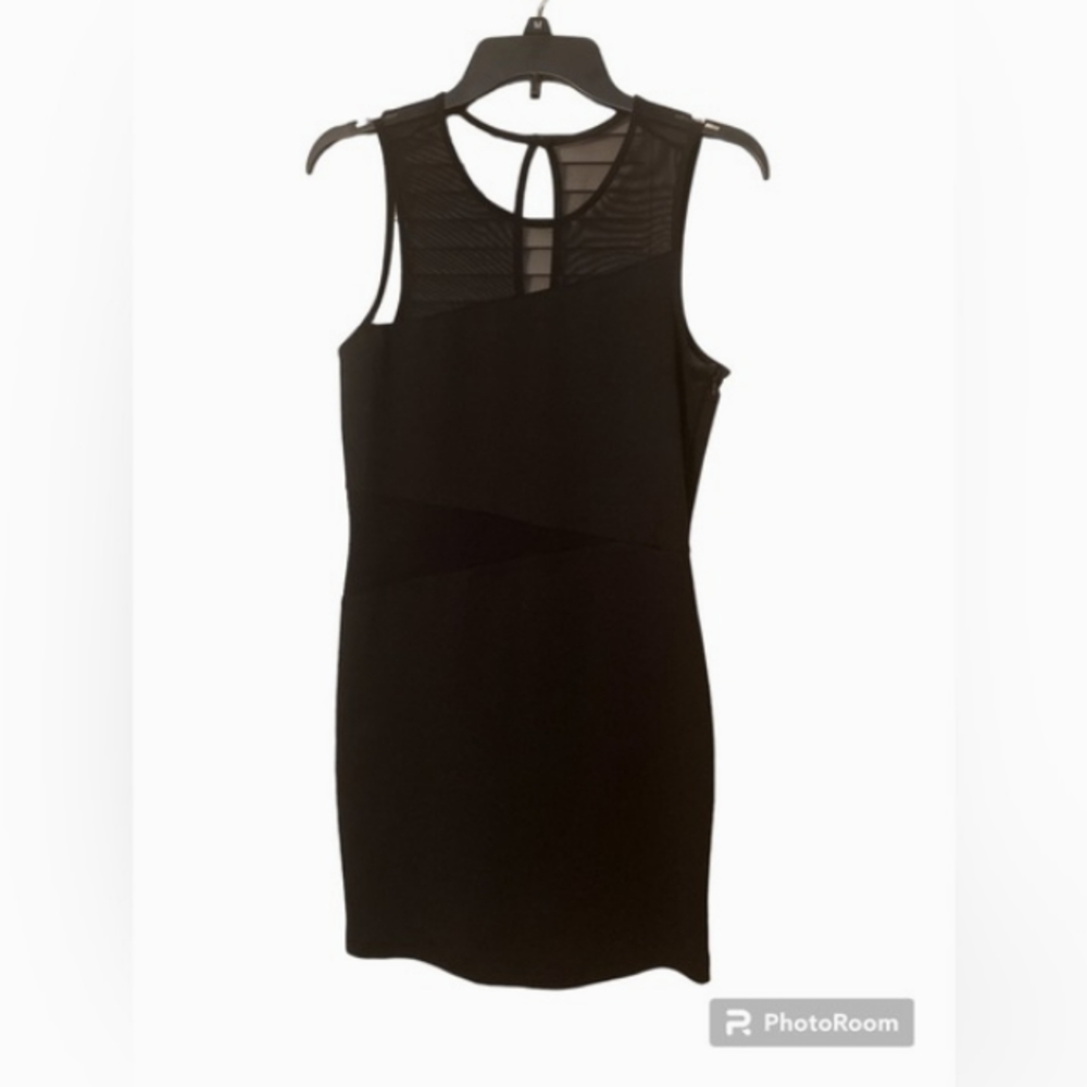 The little black dress….🐝